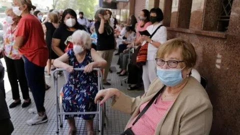 mujer grande contra