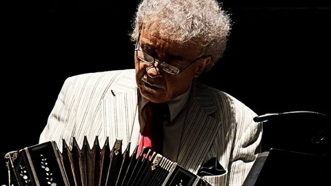 roberto alvarez